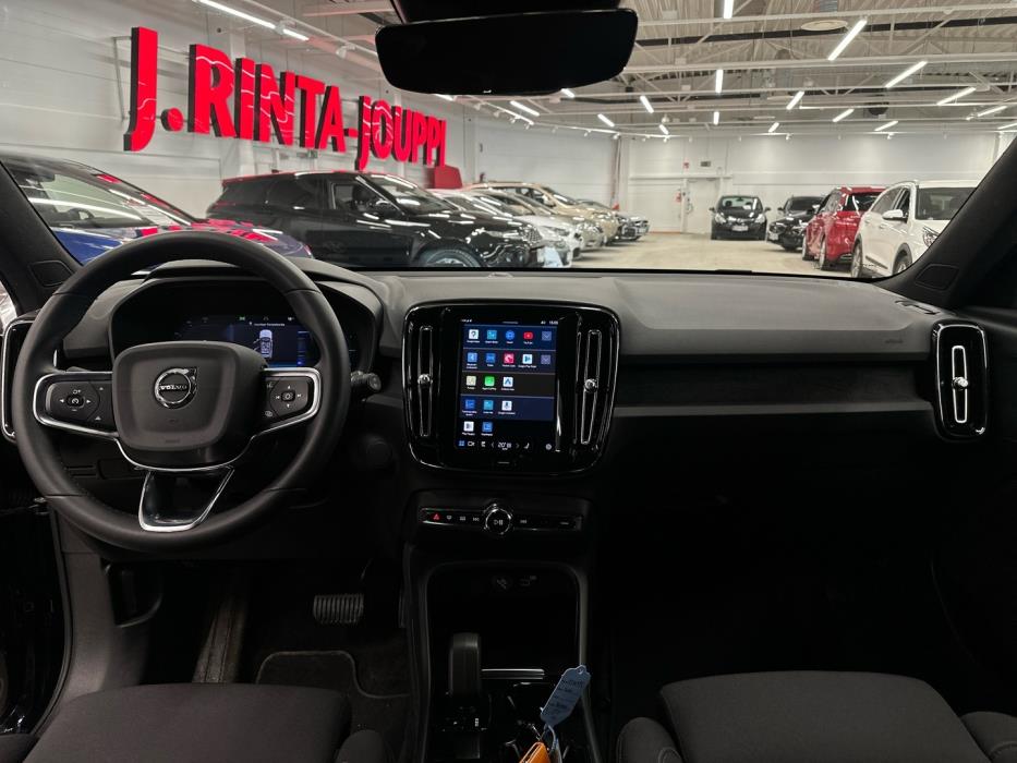 VOLVO XC40 2023