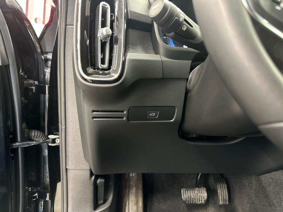VOLVO XC40 2023