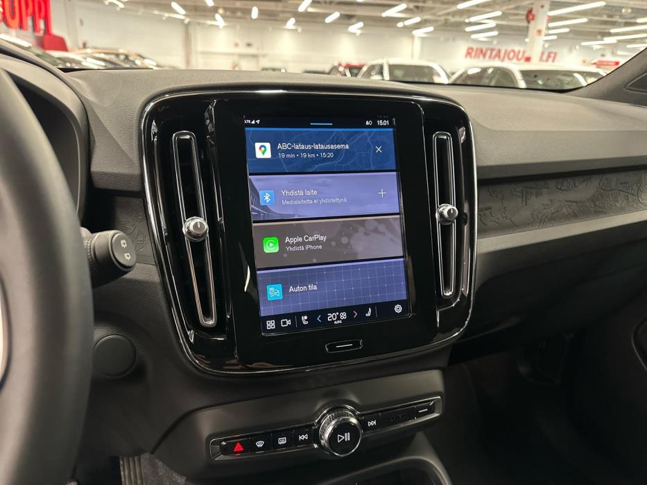 VOLVO XC40 2023