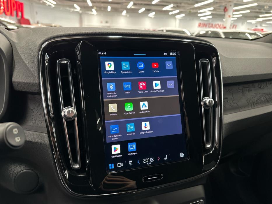 VOLVO XC40 2023
