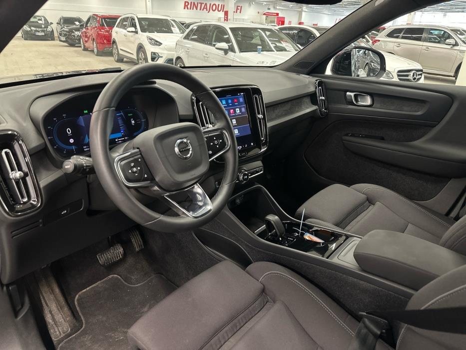 VOLVO XC40 2023
