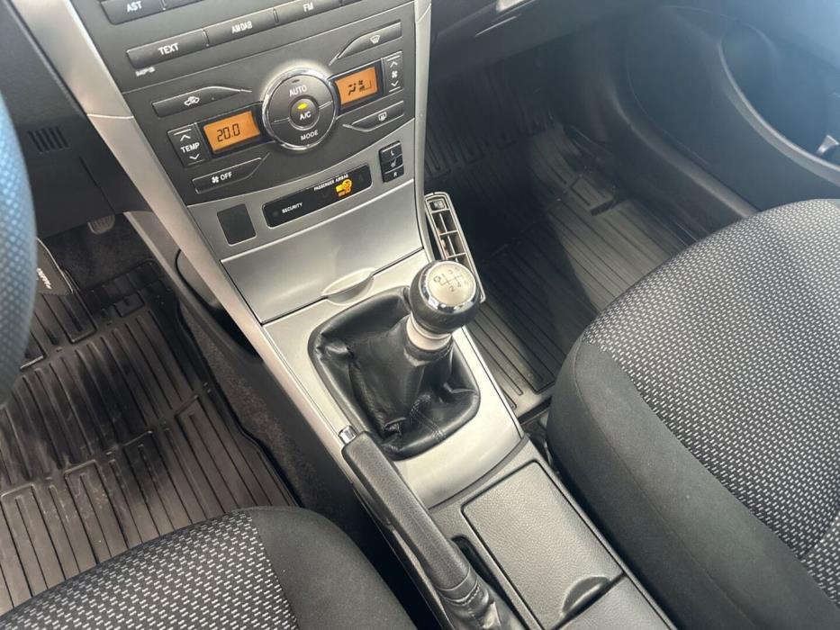 TOYOTA Corolla 2012