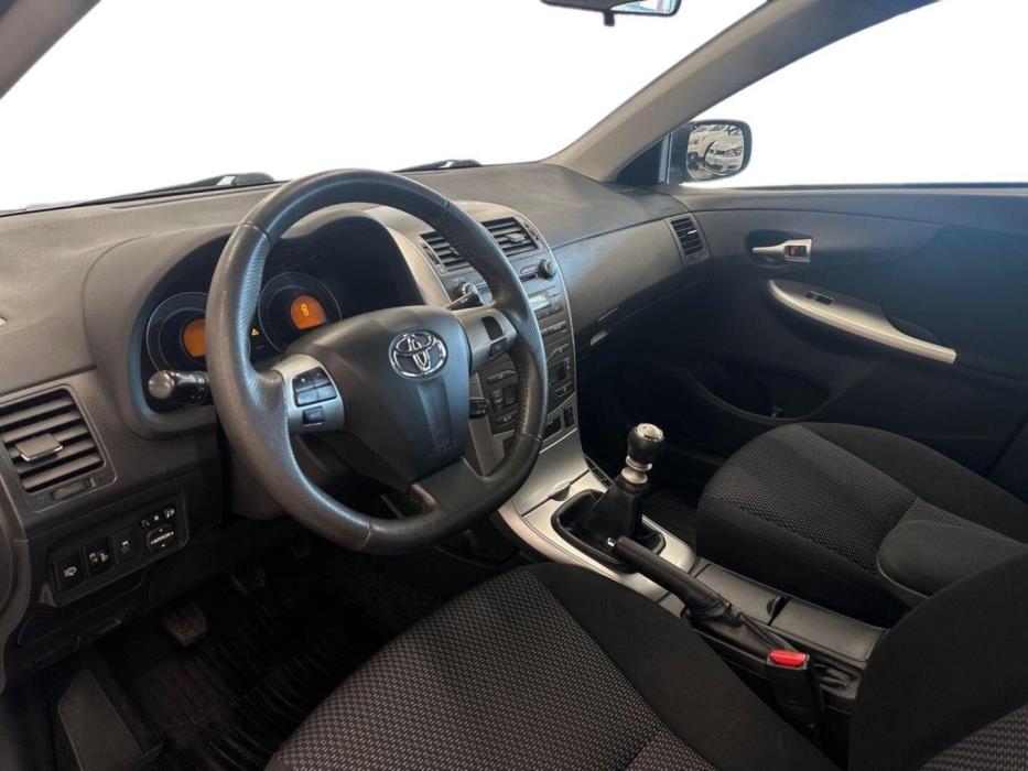TOYOTA Corolla 2012