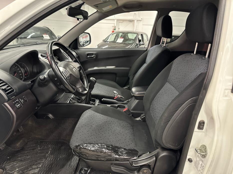 MITSUBISHI L200 2014