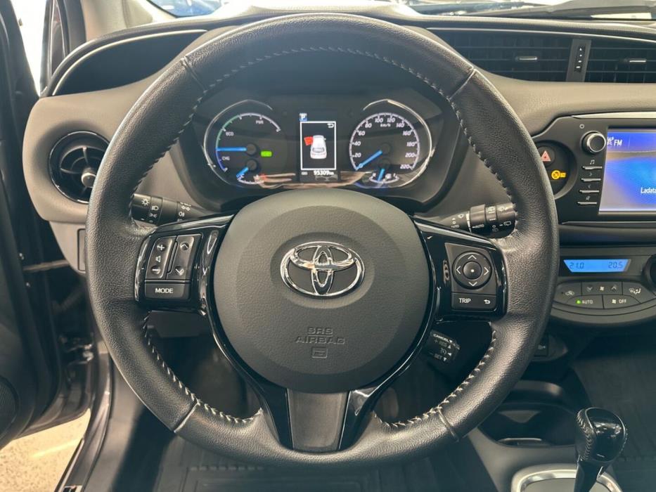 TOYOTA Yaris 2018