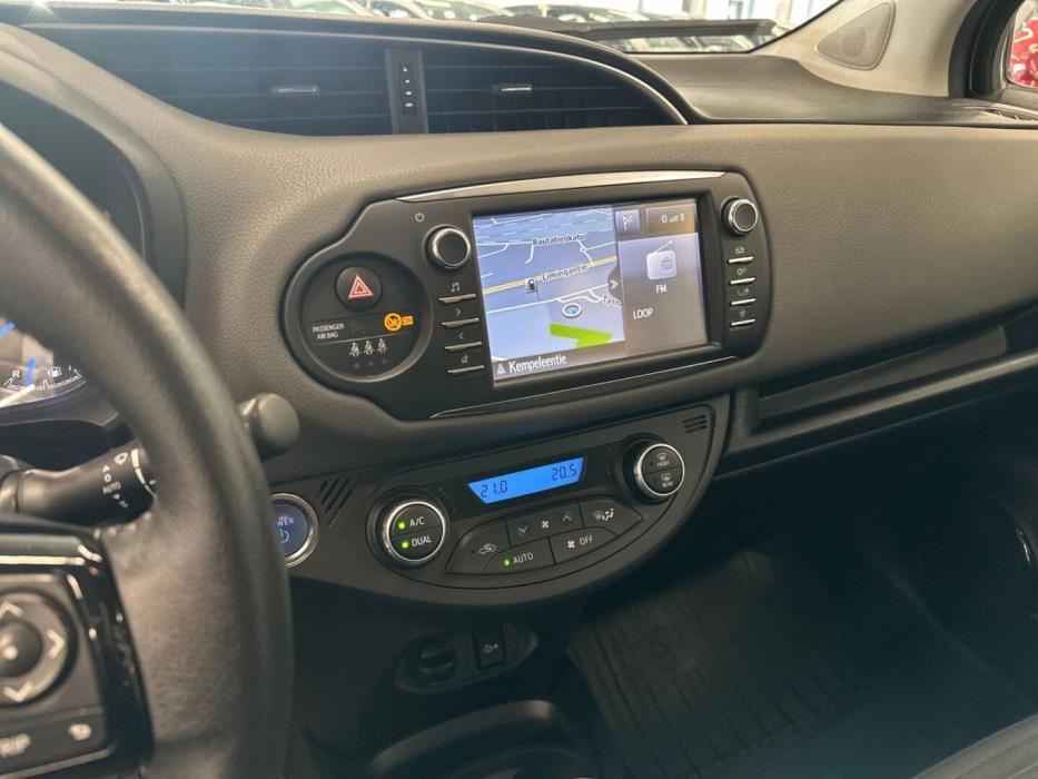 TOYOTA Yaris 2018