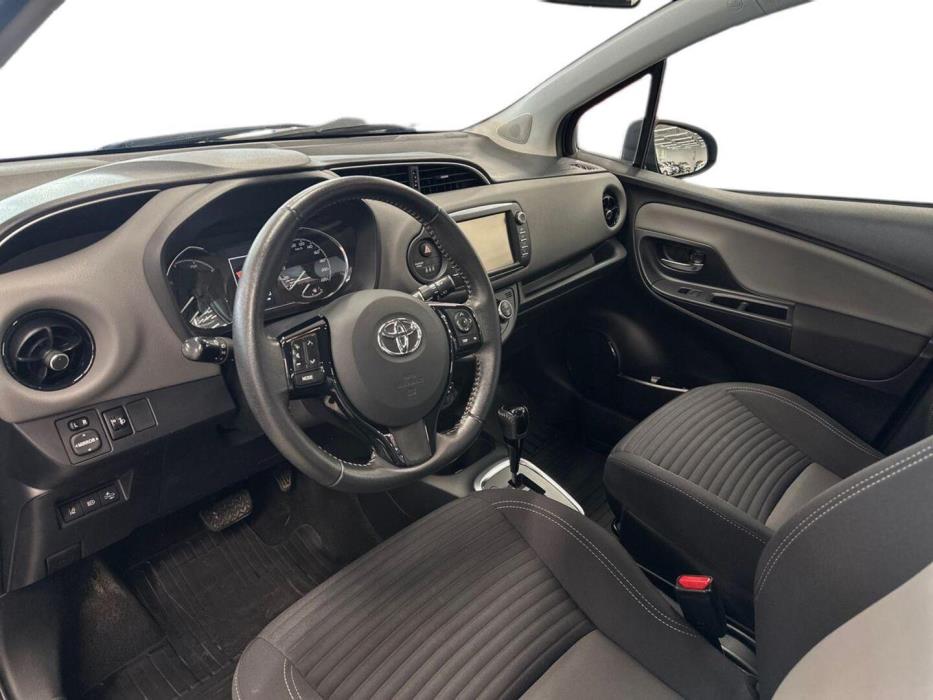 TOYOTA Yaris 2018