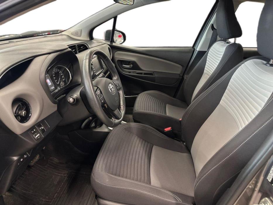 TOYOTA Yaris 2018