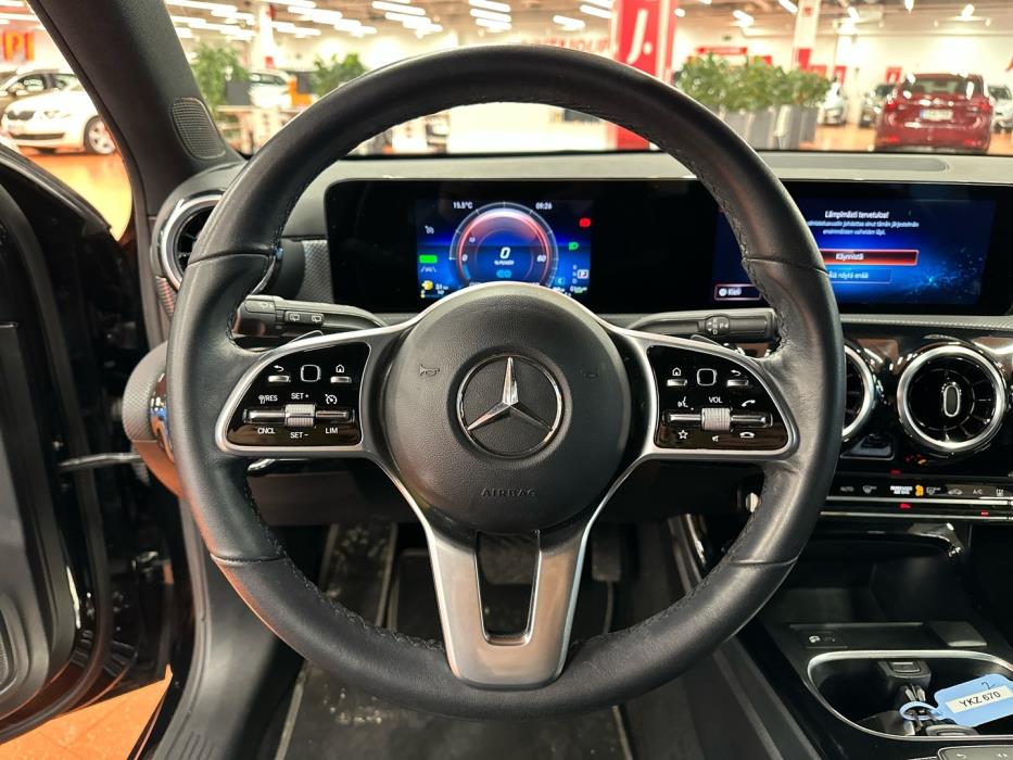 MERCEDES-BENZ A 2022