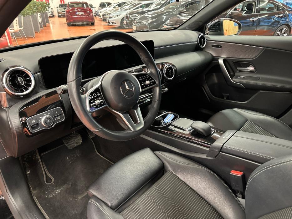 MERCEDES-BENZ A 2022
