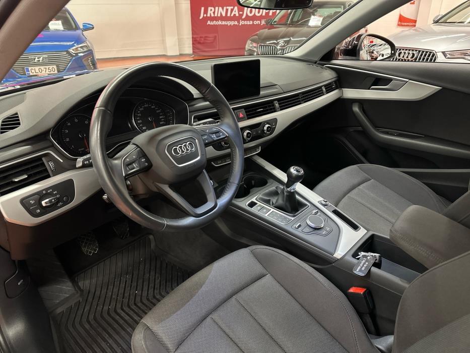 AUDI A4 2019