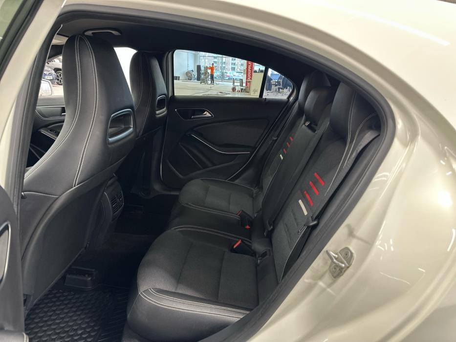 MERCEDES-BENZ A 2016