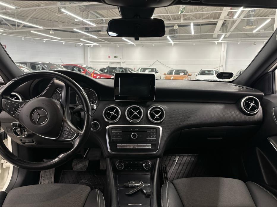 MERCEDES-BENZ A 2016
