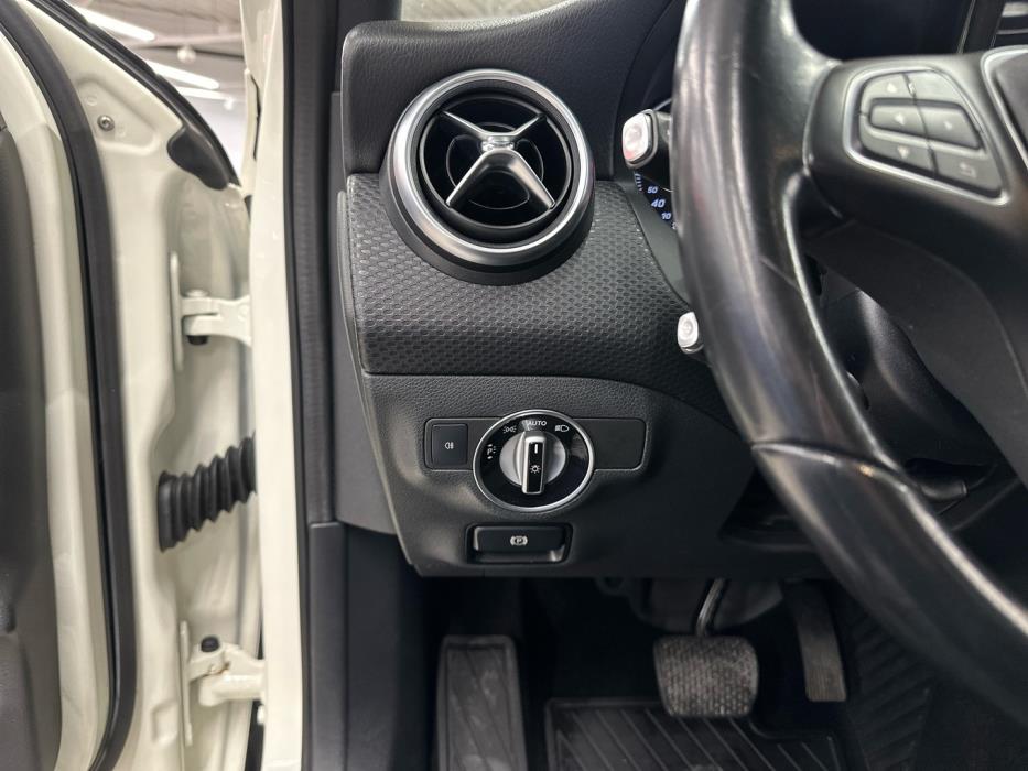 MERCEDES-BENZ A 2016