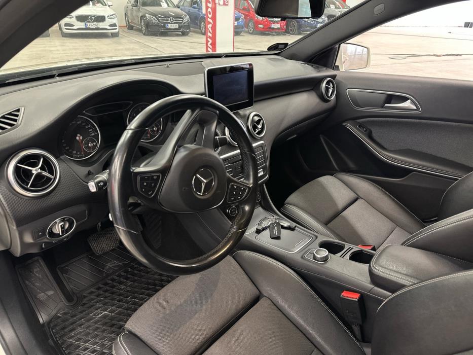 MERCEDES-BENZ A 2016