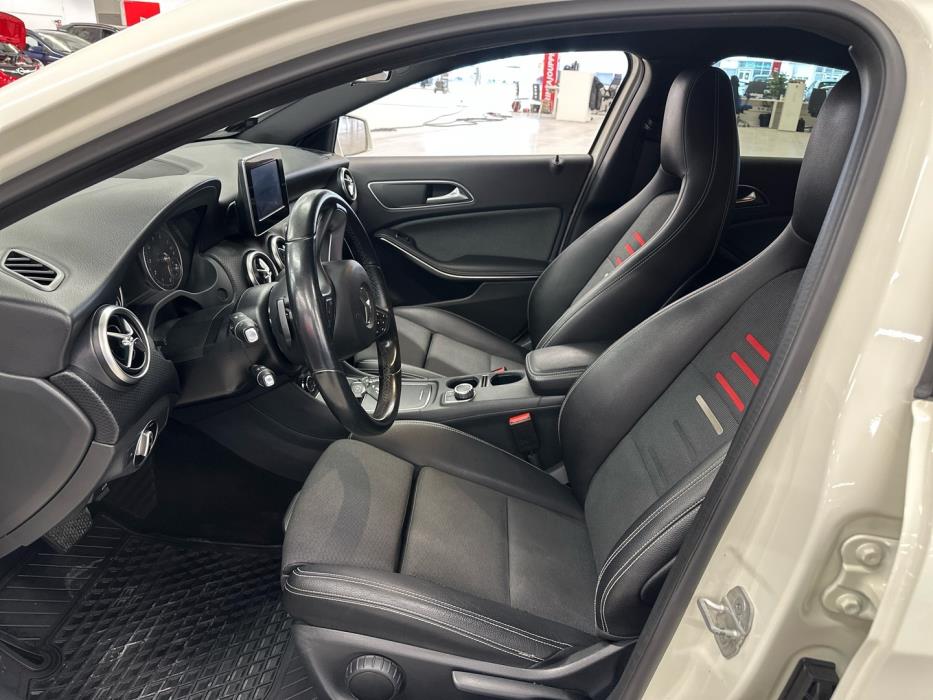 MERCEDES-BENZ A 2016