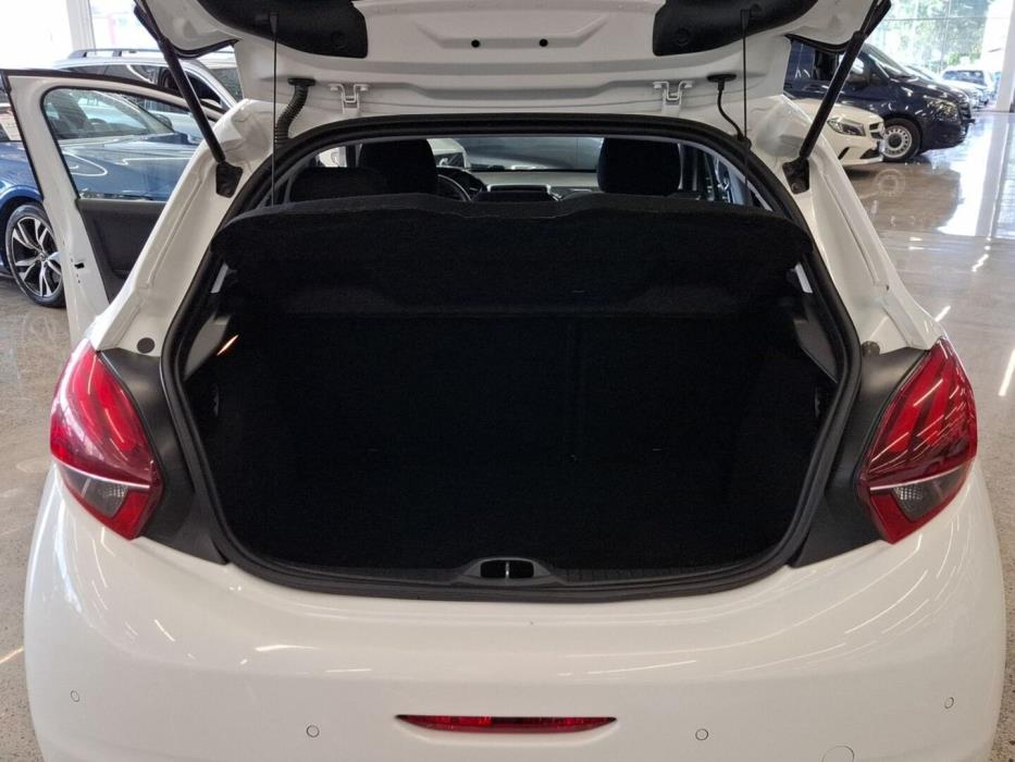 PEUGEOT 208 2018