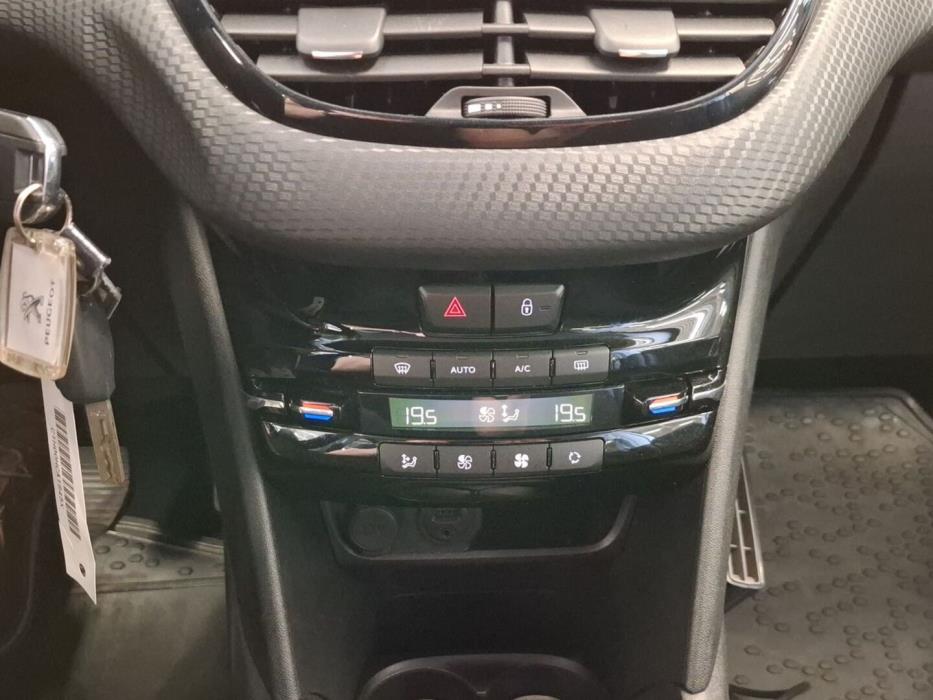 PEUGEOT 208 2018