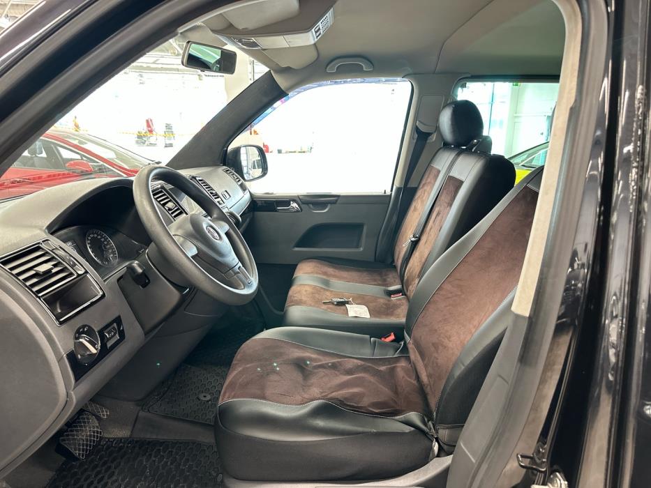 VOLKSWAGEN Caravelle 2012