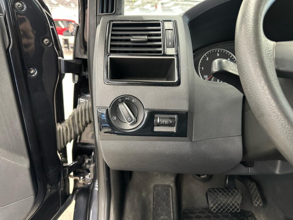 VOLKSWAGEN Caravelle 2012