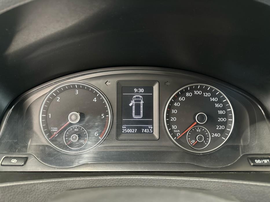 VOLKSWAGEN Caravelle 2012