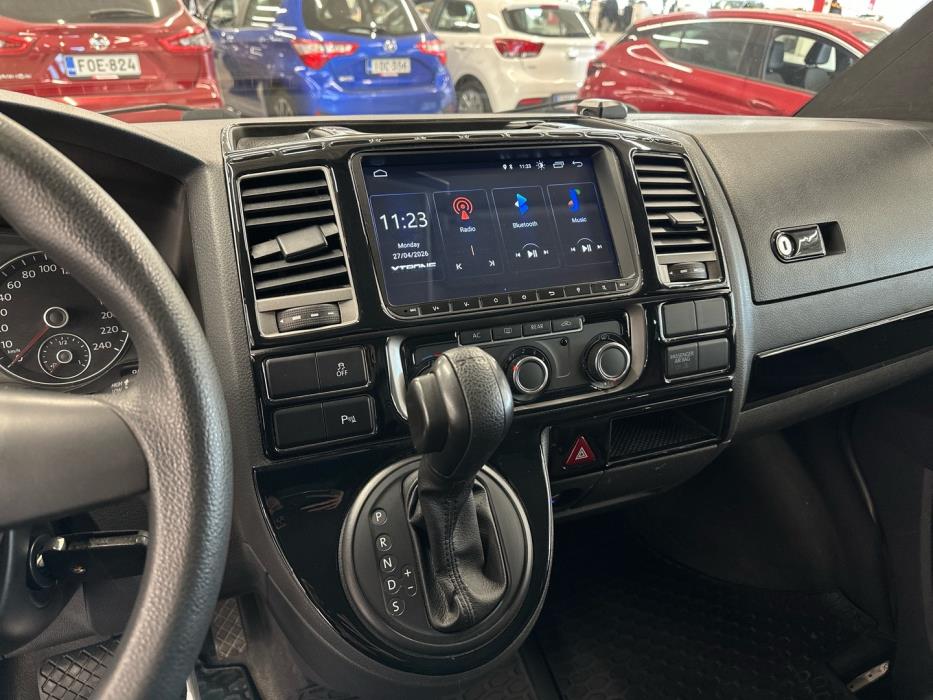 VOLKSWAGEN Caravelle 2012