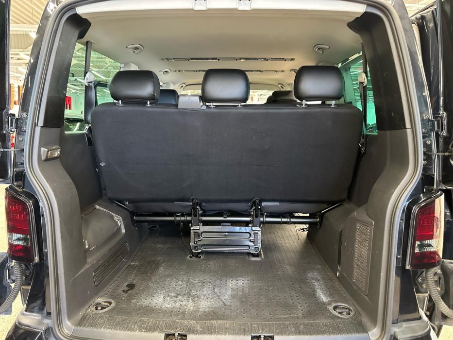 VOLKSWAGEN Caravelle 2012