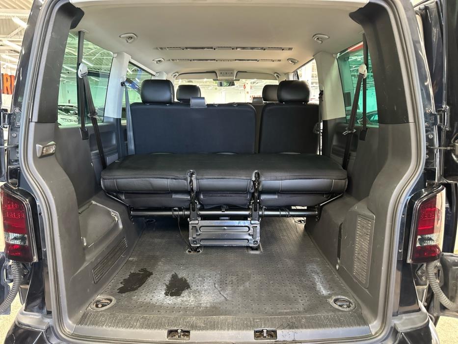 VOLKSWAGEN Caravelle 2012