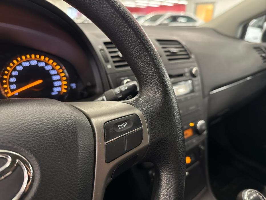 TOYOTA Avensis 2010