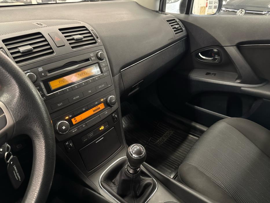 TOYOTA Avensis 2010
