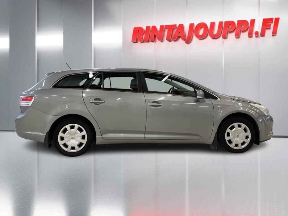 TOYOTA Avensis 2010