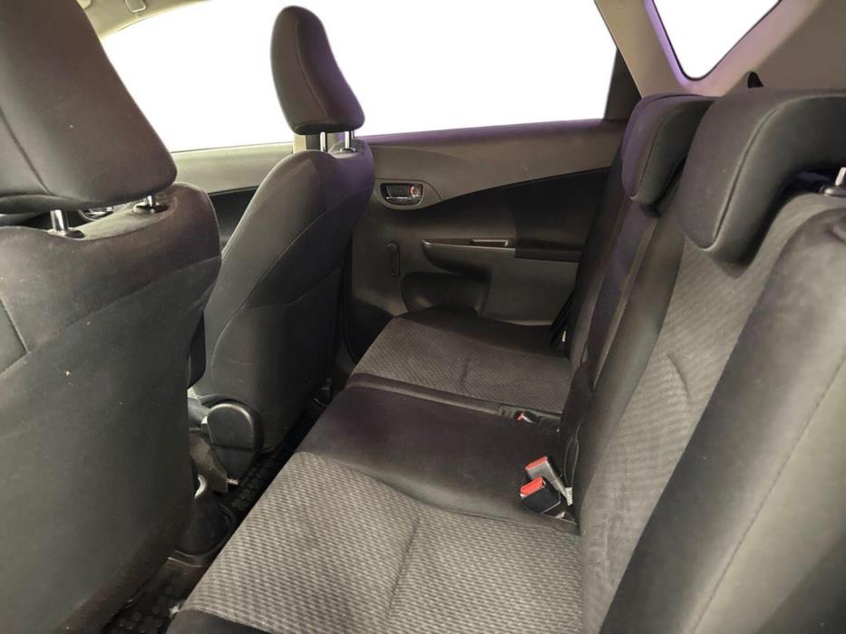 TOYOTA Verso-S 2011
