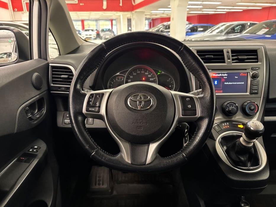 TOYOTA Verso-S 2011