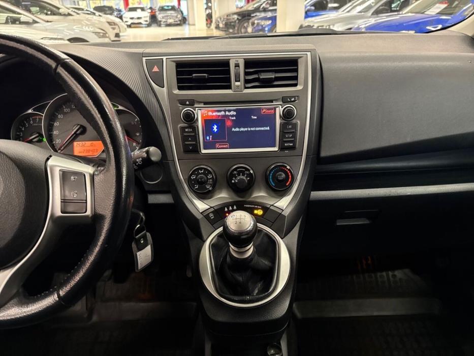 TOYOTA Verso-S 2011