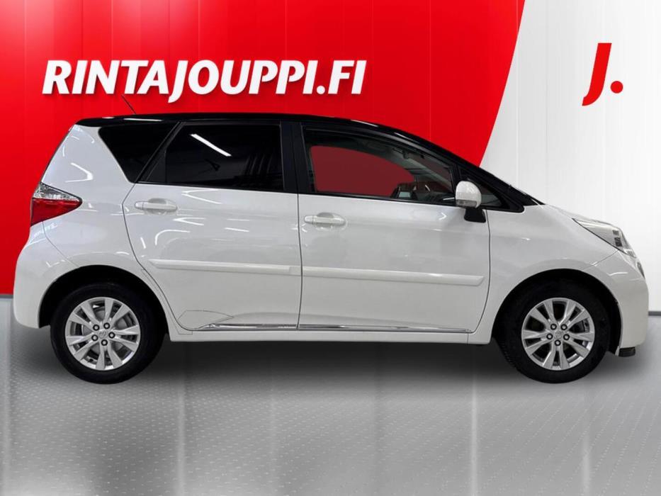 TOYOTA Verso-S 2011
