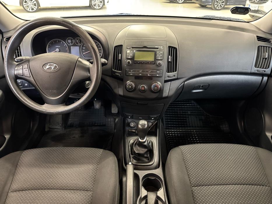 HYUNDAI i30 2011