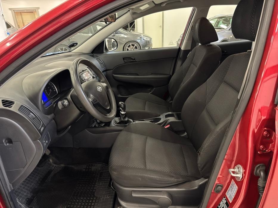 HYUNDAI i30 2011