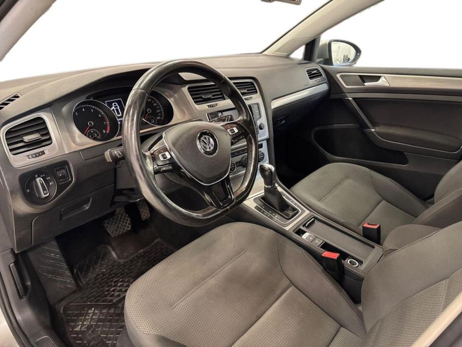 VOLKSWAGEN Golf 2014