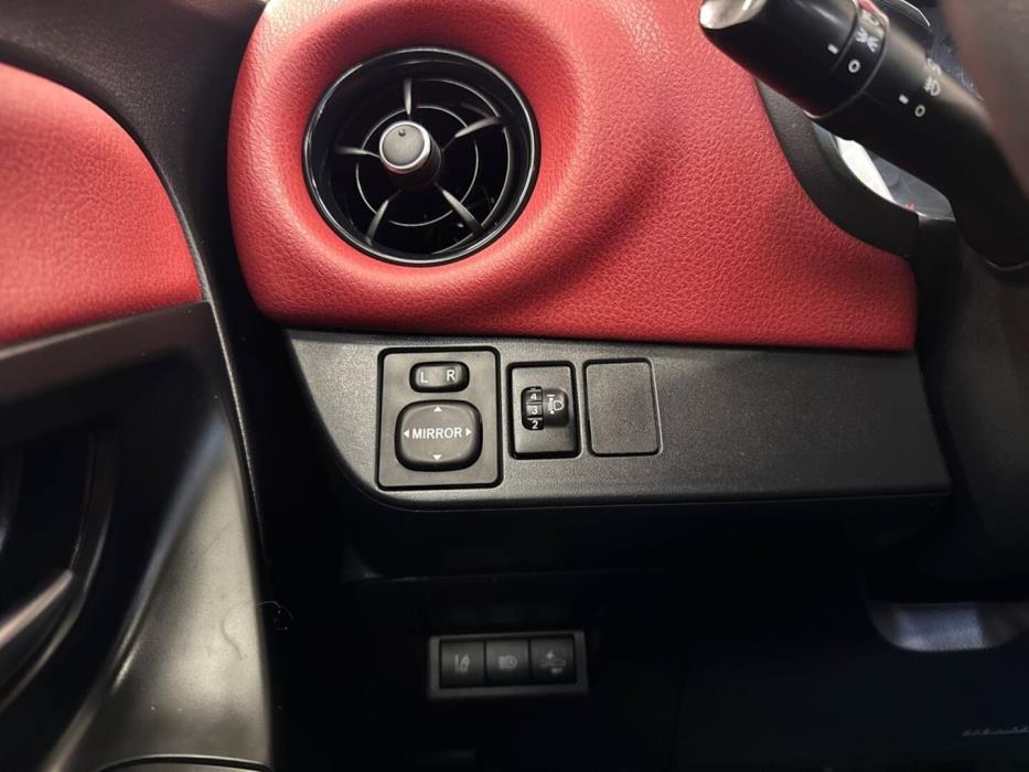 TOYOTA Yaris 2018