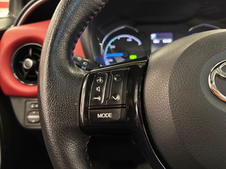 TOYOTA Yaris 2018