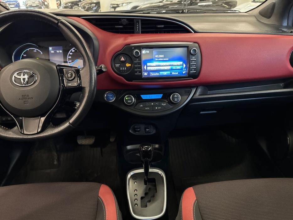 TOYOTA Yaris 2018