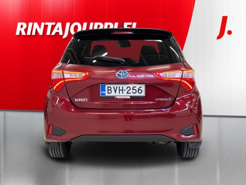 TOYOTA Yaris 2018
