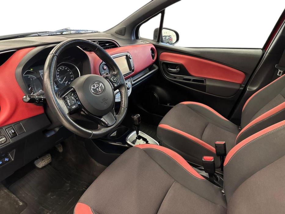 TOYOTA Yaris 2018
