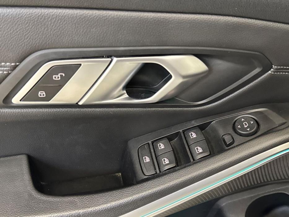BMW 318 2019