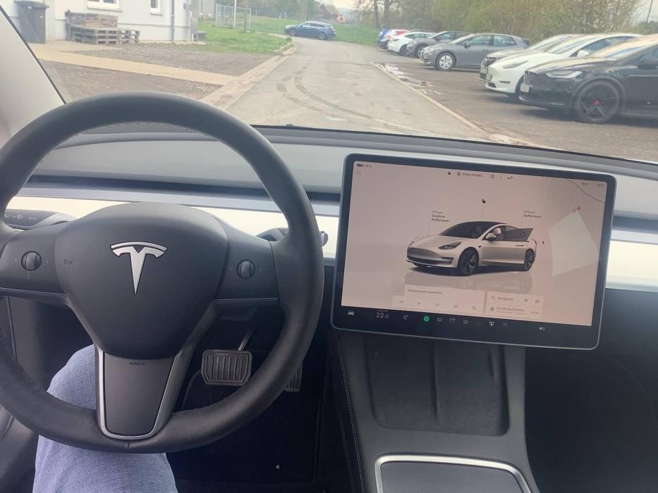 TESLA Model 3 2022