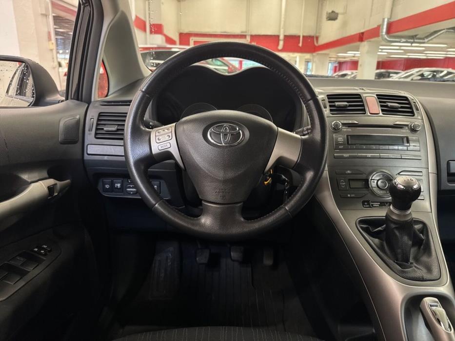TOYOTA Auris 2009