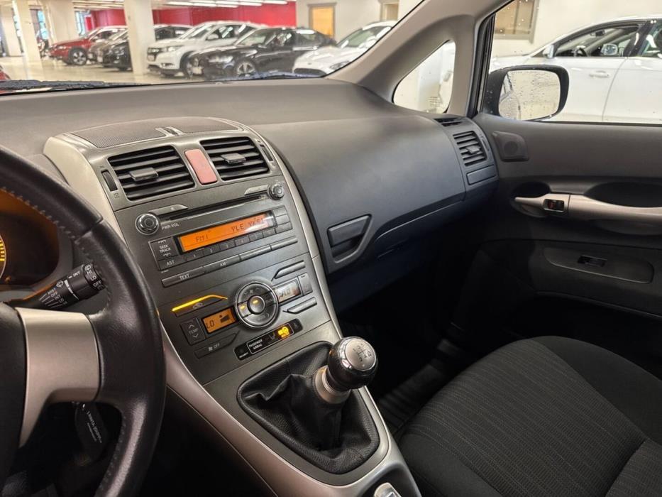 TOYOTA Auris 2009