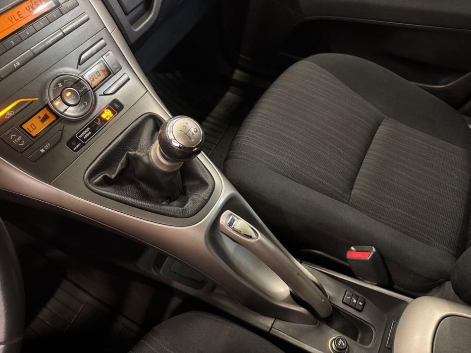 TOYOTA Auris 2009