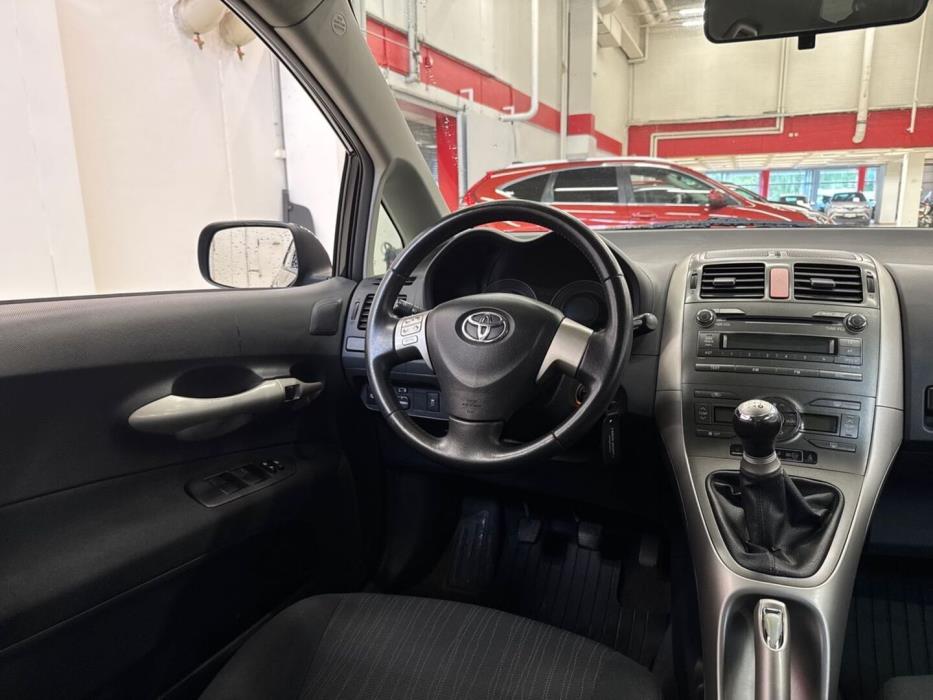 TOYOTA Auris 2009