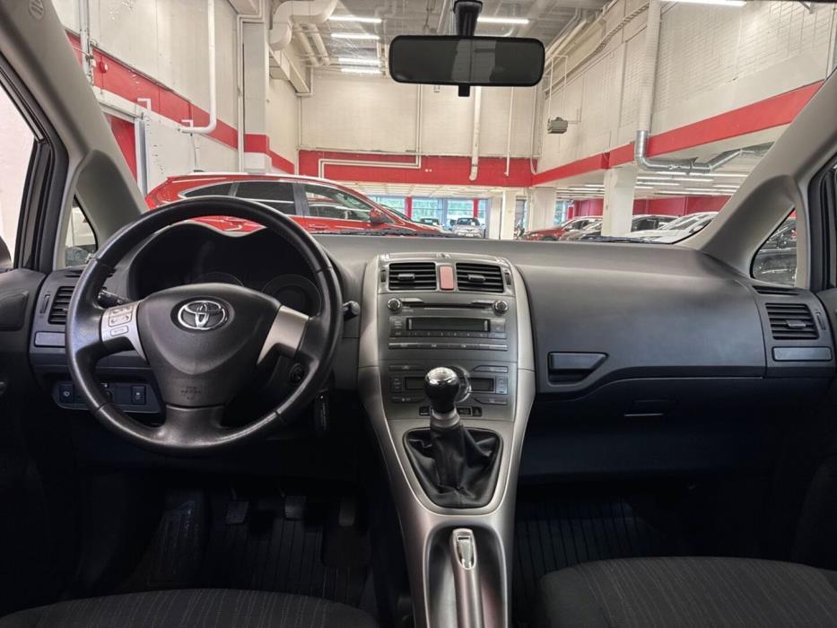 TOYOTA Auris 2009